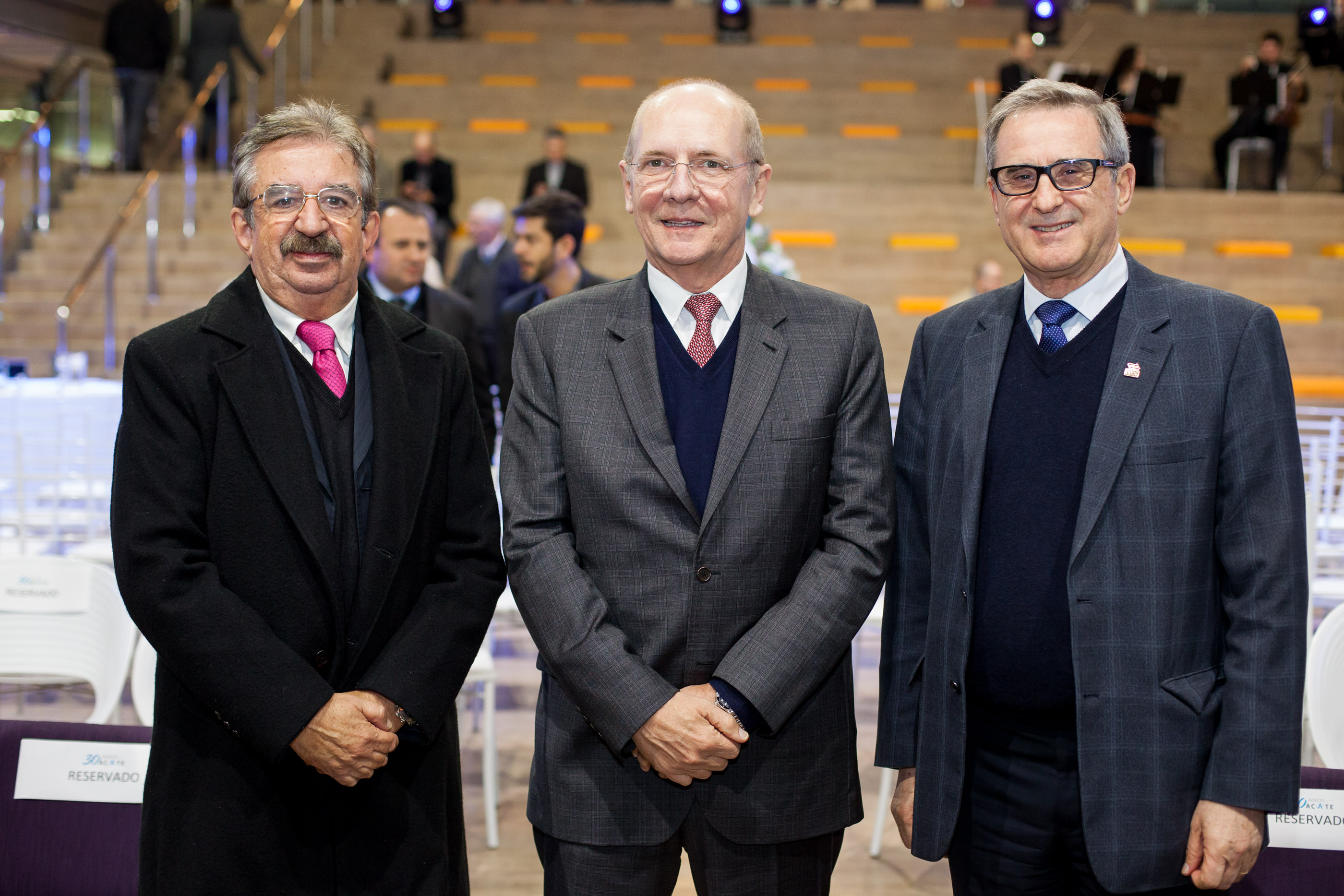 Á direita, presidente da FAPESC, Sergio Gargioni, na posse da ACATE.